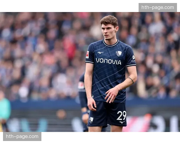 实时：弗赖堡对阵波鸿，VAR长时间介入审查，判定进球前是否越位